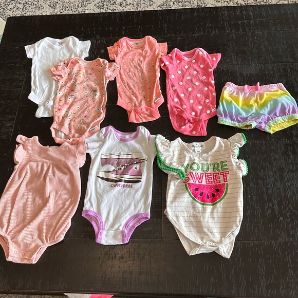 Used/good used condition- bundle of 8 items - bodysuits/shorts - size 3-6 months - Picture 1 of 16